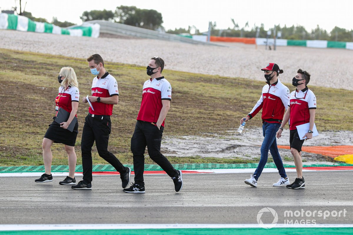 Antonio Giovinazzi, Alfa Romeo, fait son tour de piste