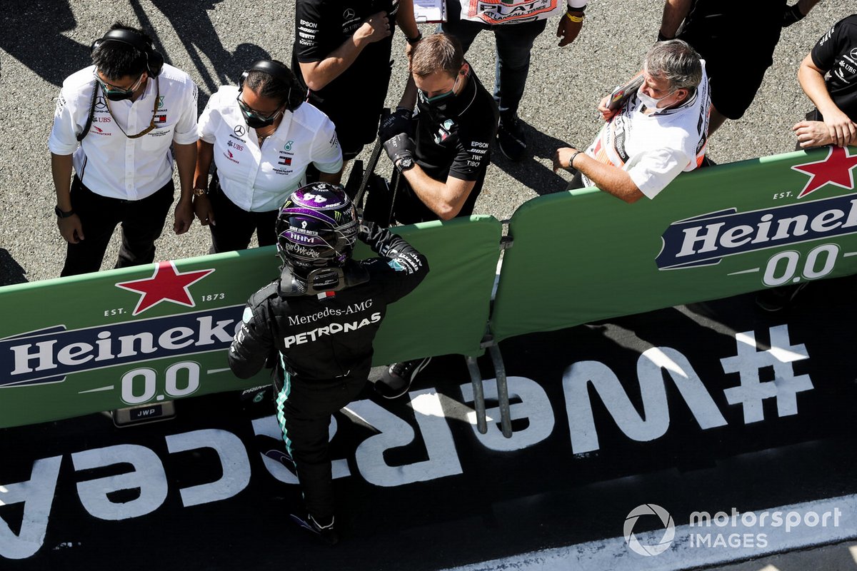 Pole Sitter Lewis Hamilton, Mercedes-AMG F1 festeggia al Parc Ferme
