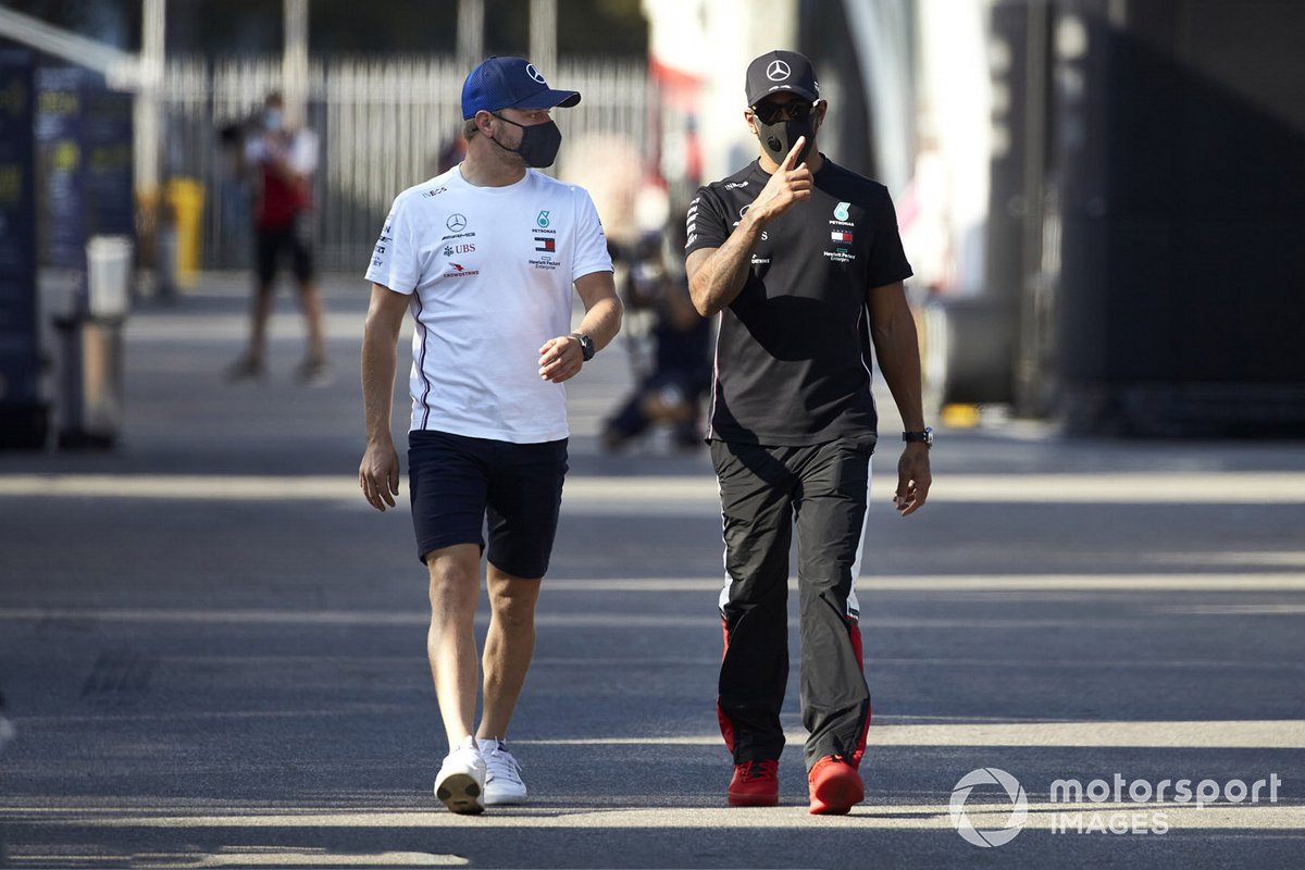 Valtteri Bottas, Mercedes-AMG F1 e Lewis Hamilton, Mercedes-AMG F1