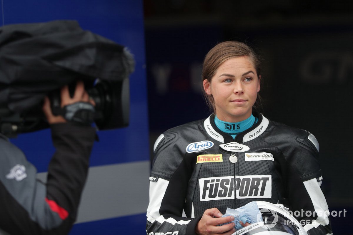 Sharni Pinfold, Smrz Racing by Blue Garage
