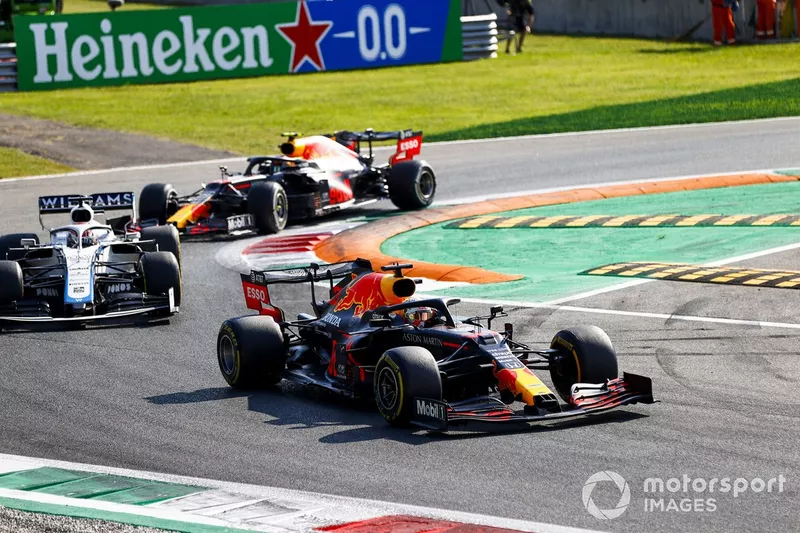 Max Verstappen, Red Bull Racing RB16, George Russell, Williams FW43 