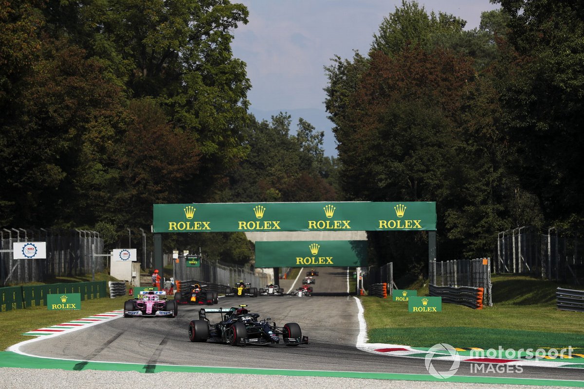 Valtteri Bottas, Mercedes F1 W11, Lance Stroll, Racing Point RP20, e Max Verstappen, Red Bull Racing RB16