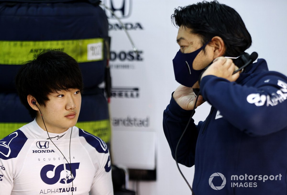 Yuki Tsunoda, Honda Formula Dream Project parla con un ingegnere