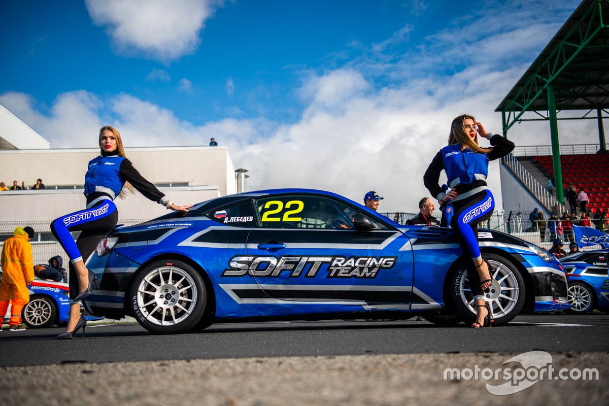Грид-герлз команды Sofit Racing Team