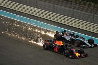 Max Verstappen, Red Bull Racing RB14 ve Lewis Hamilton, Mercedes AMG F1