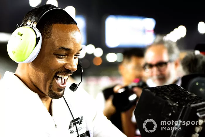 Will Smith controla las cámaras de televisión