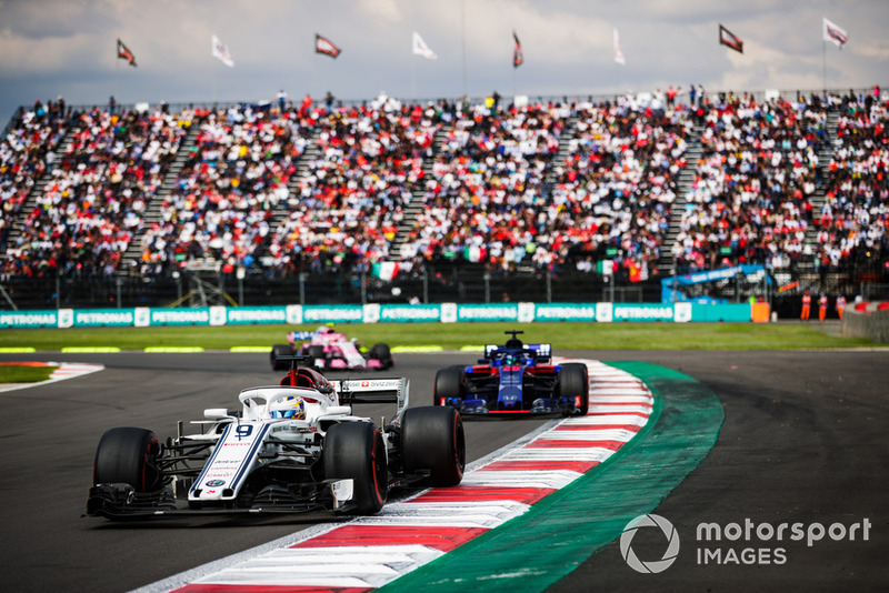 Marcus Ericsson, Sauber C37, leads Brendon Hartley, Toro Rosso STR13, and Esteban Ocon, Racing Point Force India VJM11