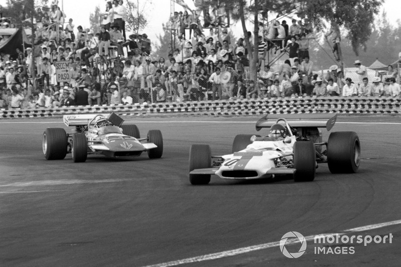Jackie Oliver, BRM P153 leads John Surtees, Surtees TS7