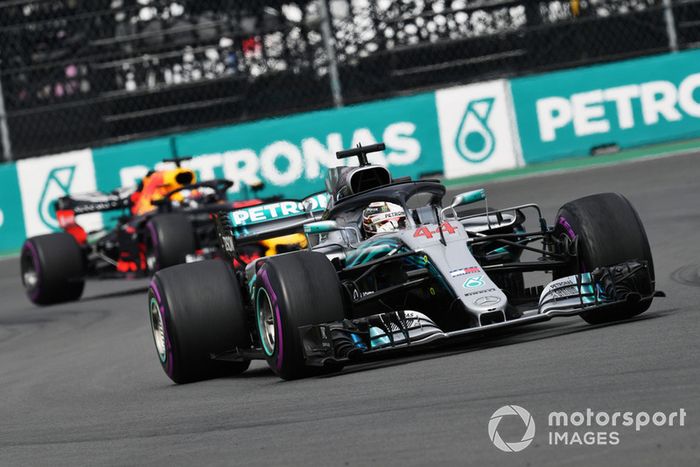 Lewis Hamilton, Mercedes AMG F1 W09 EQ Power+ y Daniel Ricciardo, Red Bull Racing RB14 