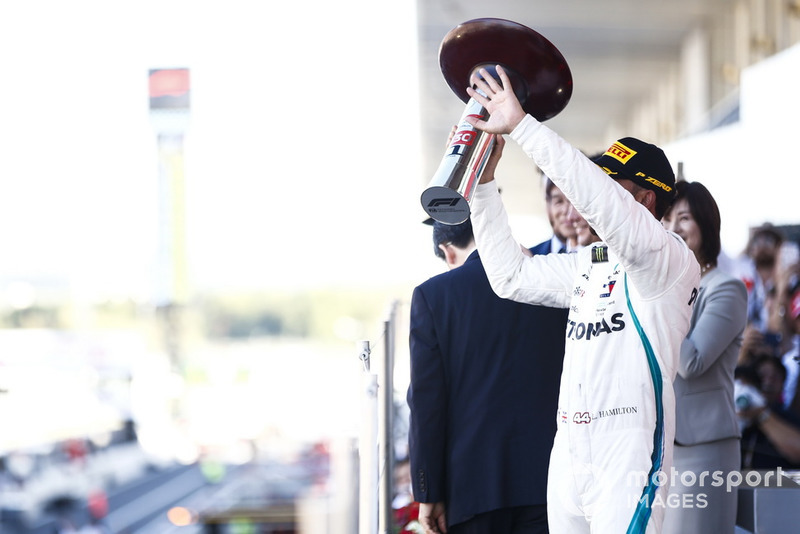 El ganador: Lewis Hamilton, Mercedes AMG F1 y Valtteri Bottas, Mercedes AMG F1