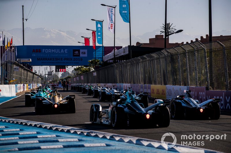 Le monoposto si schierano prima della partenza