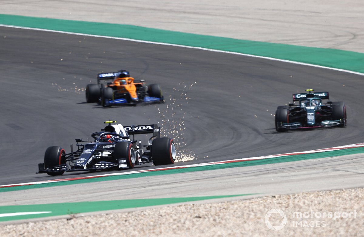 Pierre Gasly, AlphaTauri AT02, Sebastian Vettel, Aston Martin AMR21, e Daniel Ricciardo, McLaren MCL35M