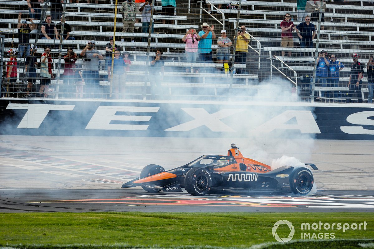 Patricio O'Ward, Arrow McLaren SP Chevrolet celebra la victoria en la XPEL 375