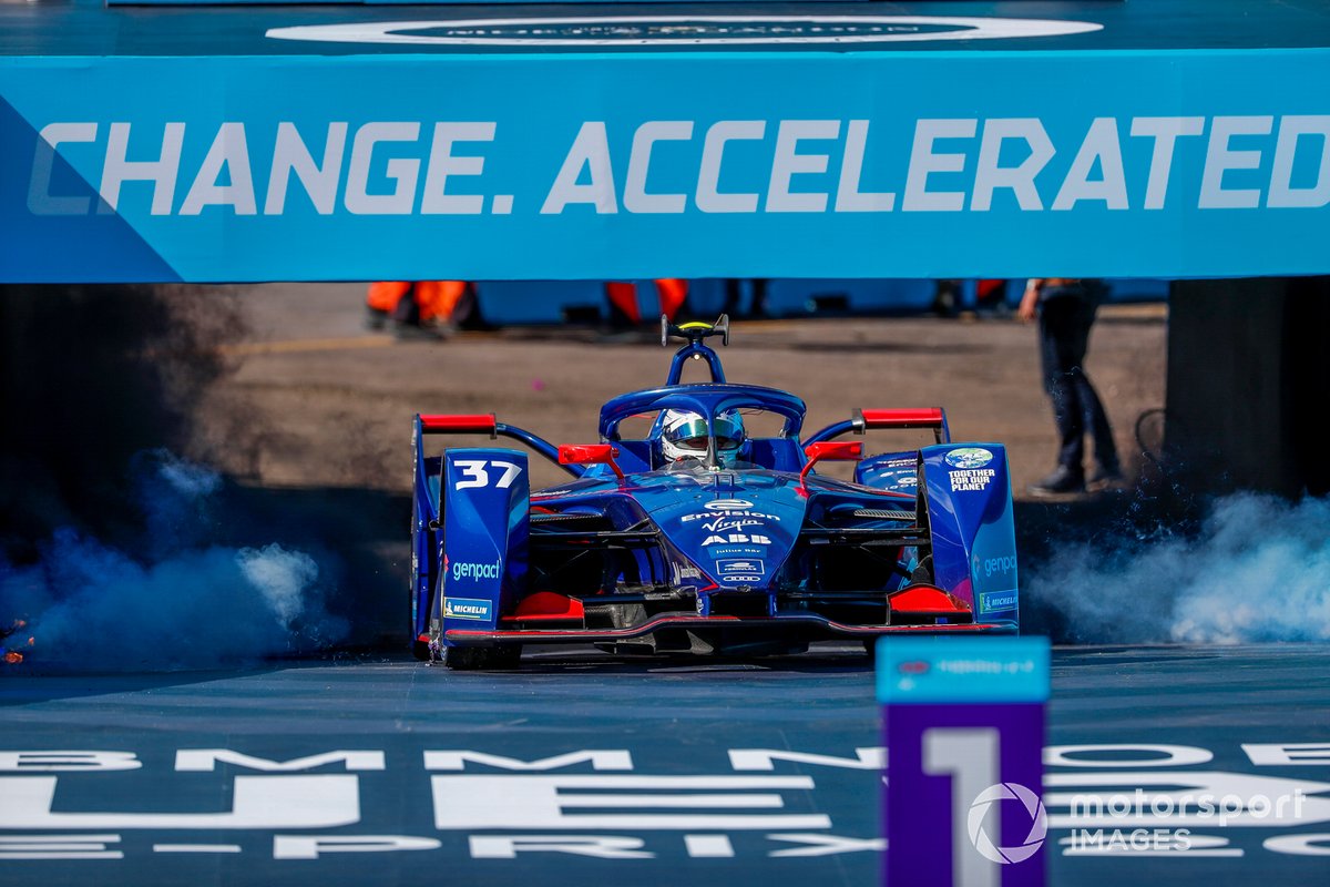 Tercer lugar Nick Cassidy, Envision Virgin Racing, Audi e-tron FE07 llega al podio