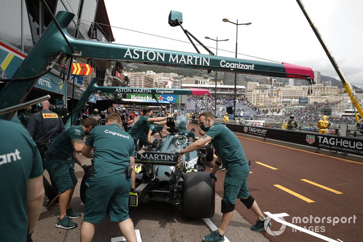 Lance Stroll, Aston Martin AMR21, torna nel garage