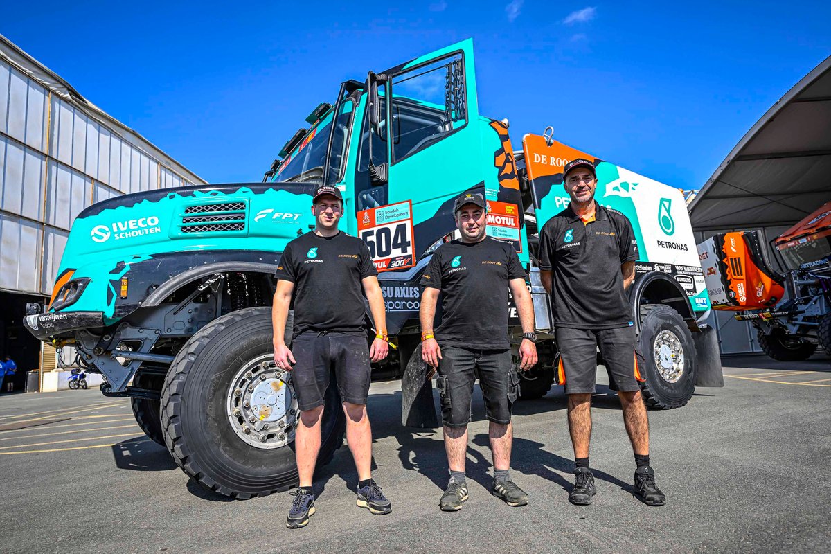 #504 Petronas Team De Rooy Iveco: Janus Van Kasteren, Marcel Snijders, Rodewald Darek