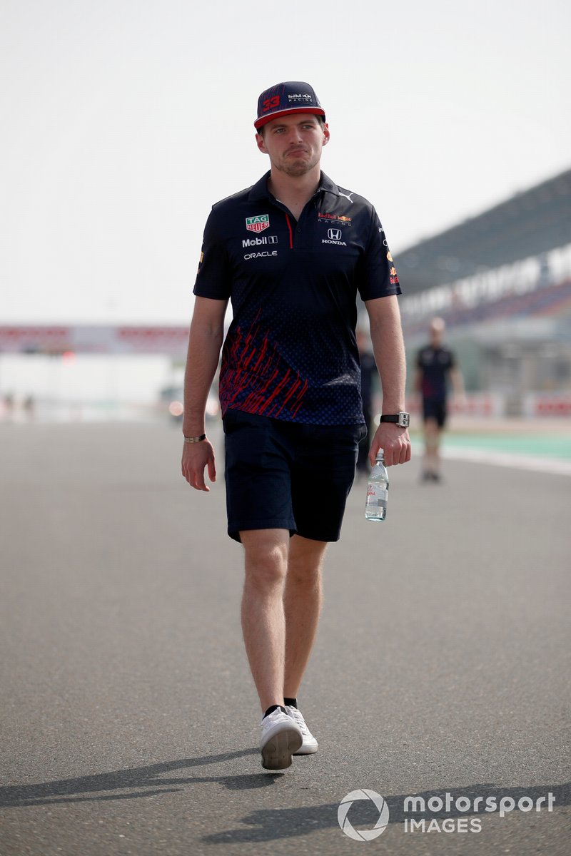 Max Verstappen, Red Bull Racing, recorre el circuito de Losail