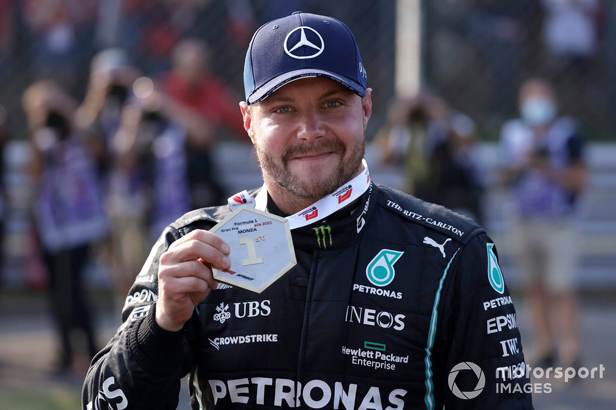 Ganador de la carrera sprint pole position Valtteri Bottas, Mercedes