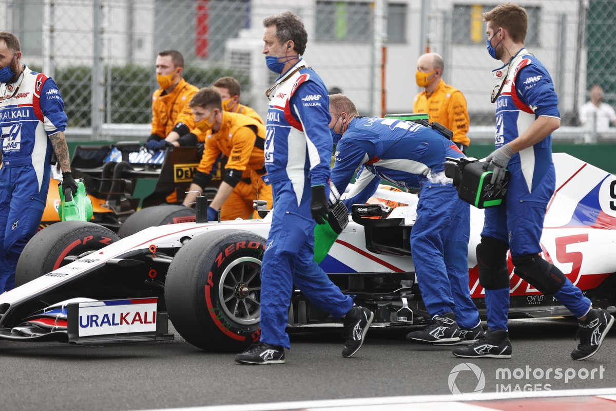 Nikita Mazepin, Haas VF-21, arriva sulla griglia