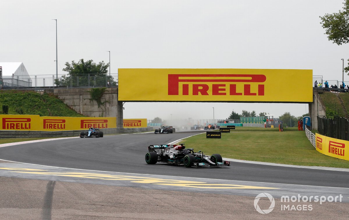 Lewis Hamilton, Mercedes W12, Esteban Ocon, Alpine A521