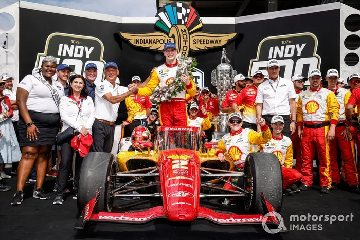 Ganador de la carrera Josef Newgarden, Team Penske Chevrolet