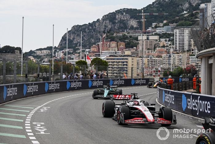 Kevin Magnussen, Haas VF-23, Lance Stroll, Aston Martin AMR23