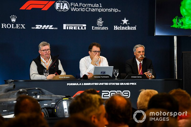 Ross Brawn, Managing Director del Motorsport, FOM, e Nikolas Tombazis,  annunciano il regolamento tecnico 2021 della Formula 1, durante la conferenza stampa di presentazione