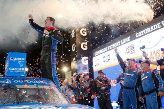 Race Winner Stewart Friesen, Halmar Friesen Racing, Chevrolet Silverado Halmar International