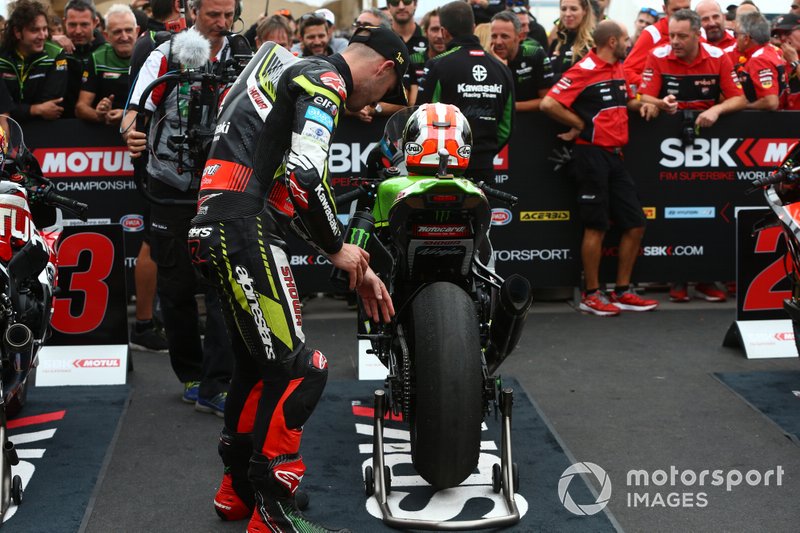 Jonathan Rea, Kawasaki Racing Team controlla le gomme
