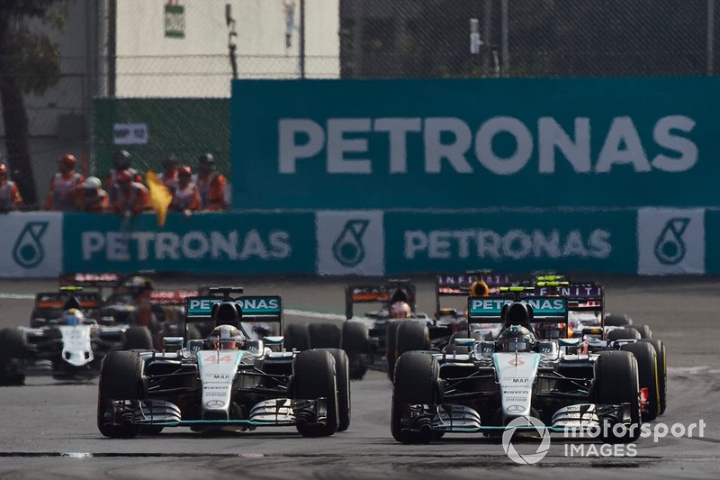 Nico Rosberg, Mercedes F1 W06, y Lewis Hamilton, Mercedes F1 W06