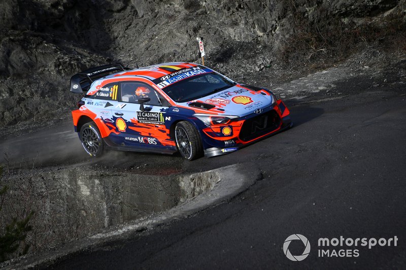 Pereli Hyundai Motorsport, Thierry Neuville, dan navigatornya, Nicolas Gilsoul, saat tampil dalam Reli Monte Carlo 2020 dengan mobil i20 Coupe WRC.