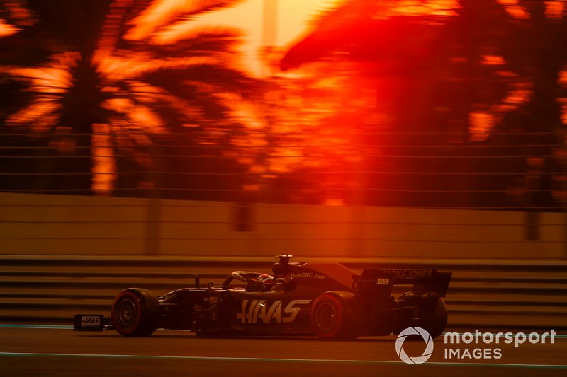 14: Kevin Magnussen, Haas F1 Team VF-19, 1'37.254