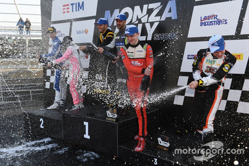 Festeggiamenti sul podio al Monza Rally Show