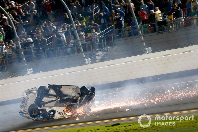 Choque de Ryan Newman, Roush Fenway Racing, Ford Mustang Koch Industries