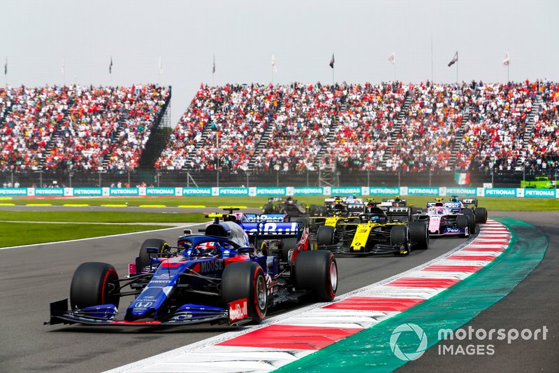 Pierre Gasly, Toro Rosso STR14, leads Daniel Ricciardo, Renault F1 Team R.S.19, Nico Hulkenberg, Renault F1 Team R.S. 19, Lance Stroll, Racing Point RP19, and the remainder of the field at the start of the race