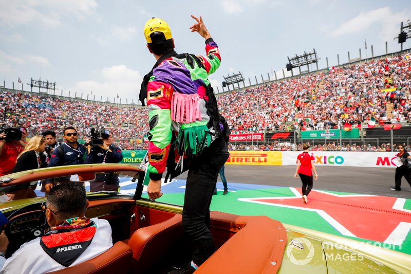 Daniel Ricciardo, Renault F1 Team, in the drivers parade