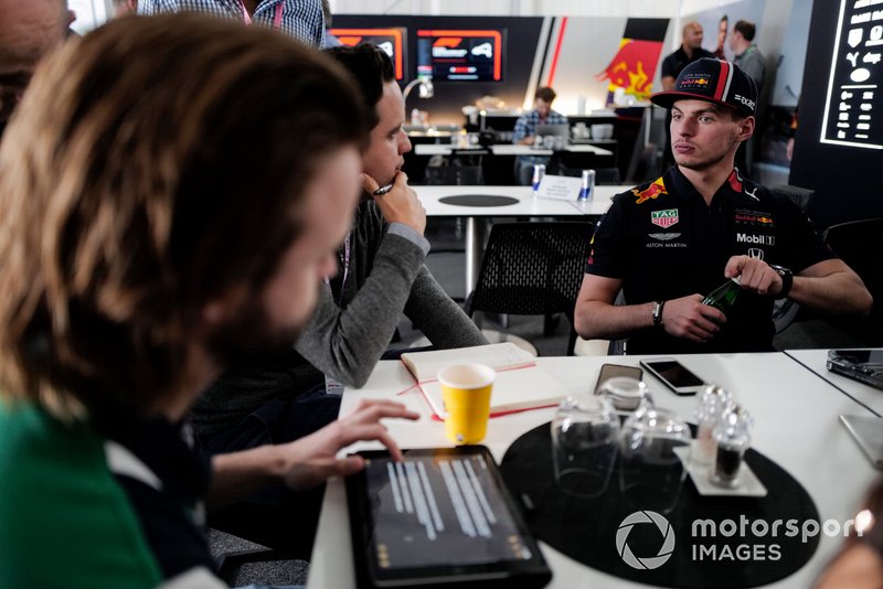 Max Verstappen, Red Bull Racing, parla con i media