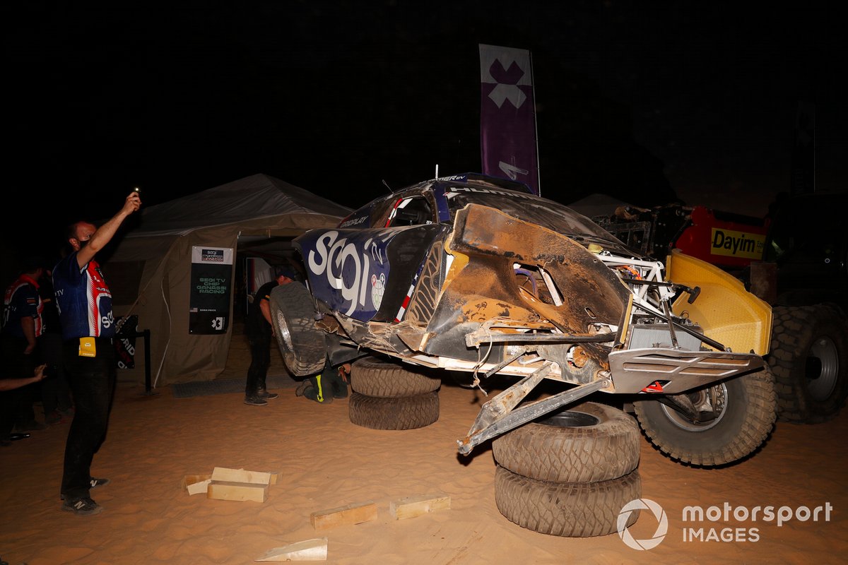 Reparaciones en el coche accidentado de Sara Price, Segi TV Chip Ganassi Racing