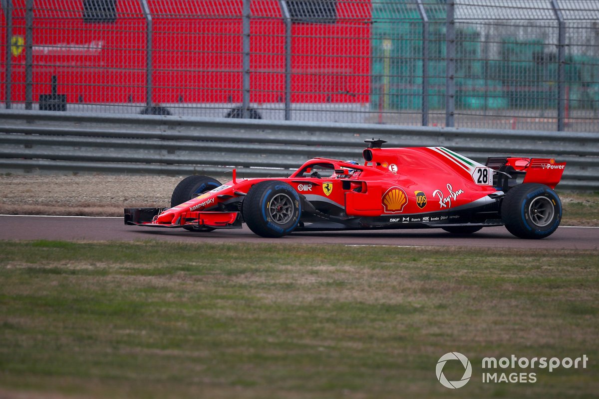 Giuliano Alesi maakt kennis met Formule 1-materiaal