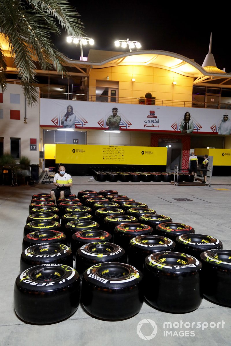 Шины Pirelli в паддоке