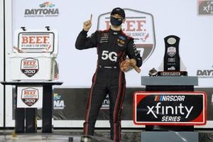 Race winner Austin Cindric, Team Penske, Ford Mustang Verizon 5G