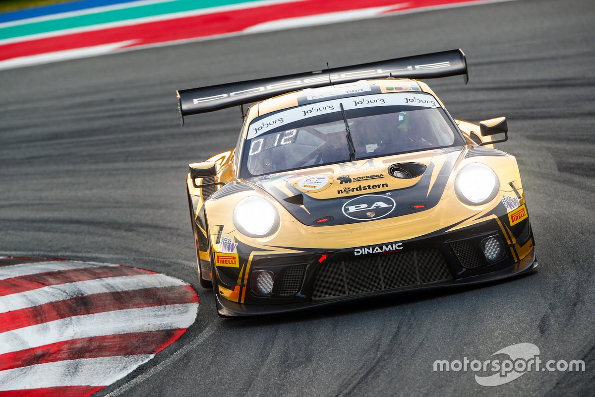 #54 Dinamic Motorsport Porsche 911 GT3 R: Laurens Vanthoor, Earl Bamber, Kevin Estre