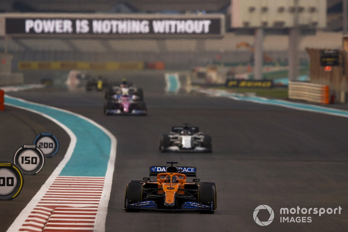 Carlos Sainz Jr., McLaren MCL35, Daniil Kvyat, AlphaTauri AT01, Sergio Pérez, Racing Point RP20
