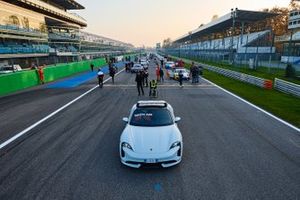 Safety Car in pista