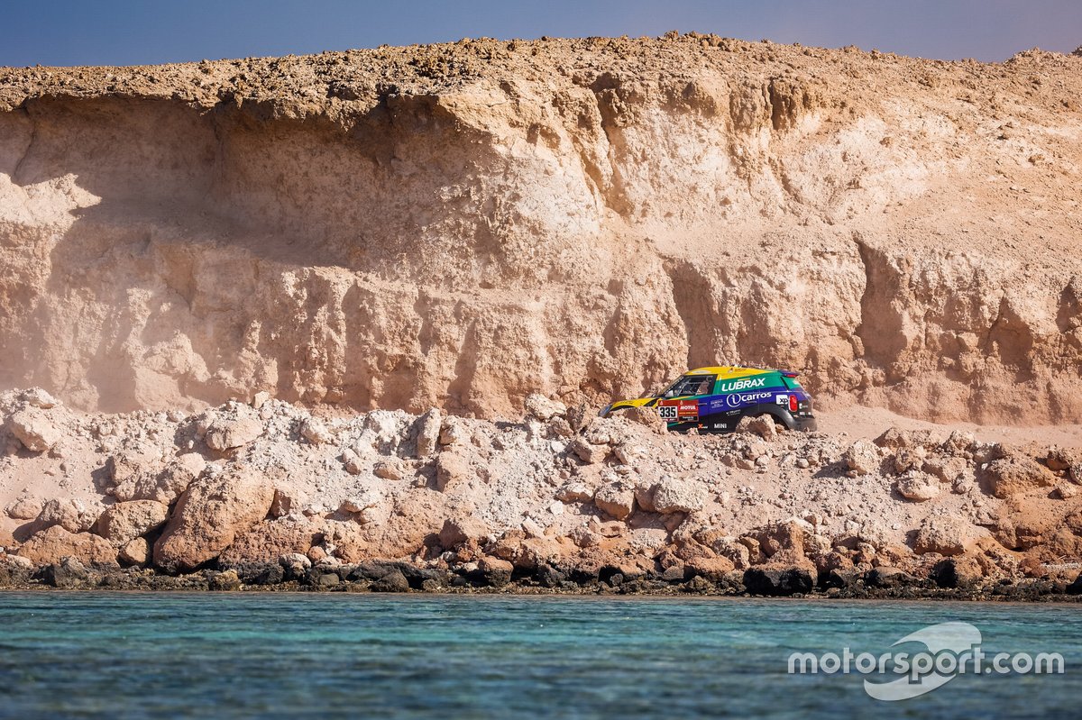 #335 X-Raid Mini JCW Rally Team: Guilherme Spinelli, Youssef Haddad