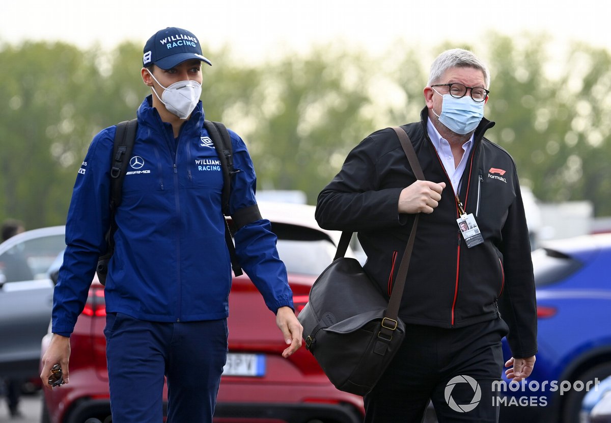 George Russell, Williams, con Ross Brawn, Managing Director of Motorsports