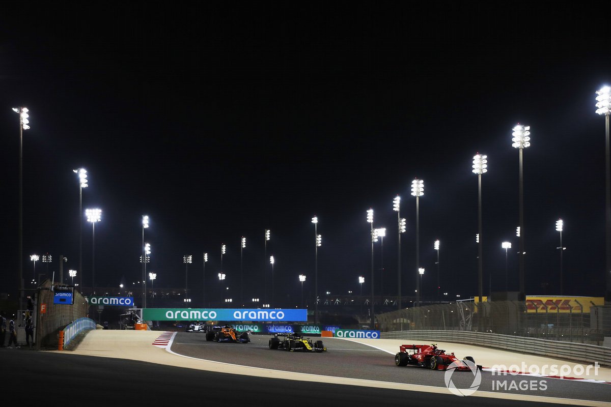 Charles Leclerc, Ferrari SF1000, Daniel Ricciardo, Renault F1 Team R.S.20, e Carlos Sainz Jr., McLaren MCL35