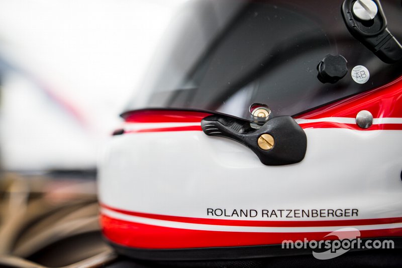 Philipp Eng helmet design as a tribute to Roland Ratzenberger