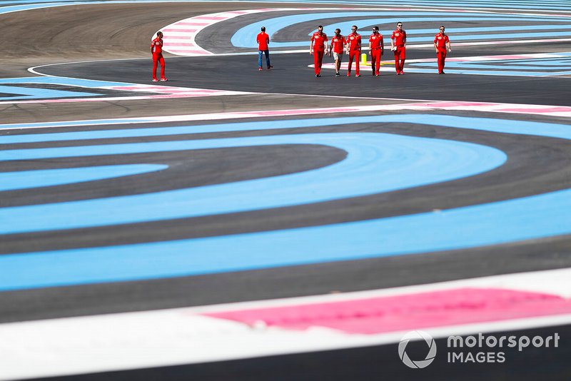 Sebastian Vettel, Ferrari, ispeziona il circuito