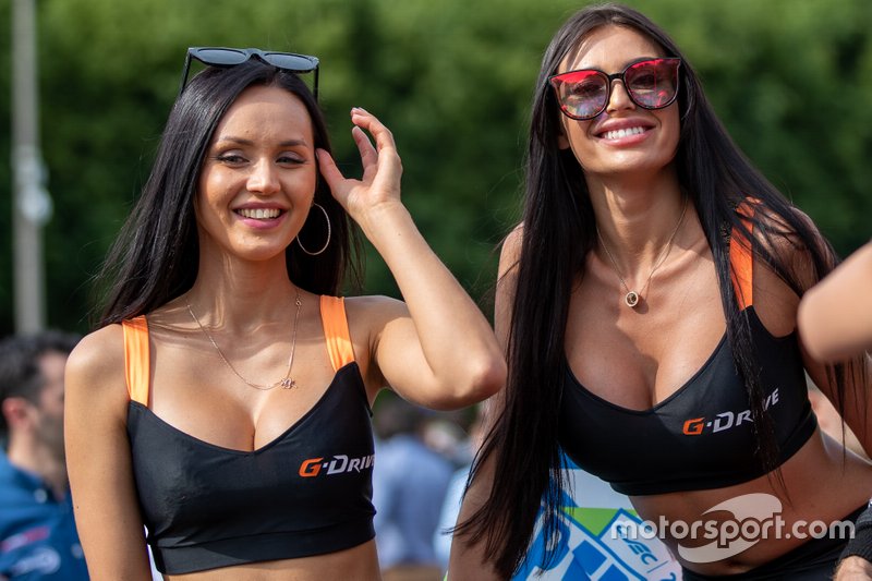 Chicas G-Drive
